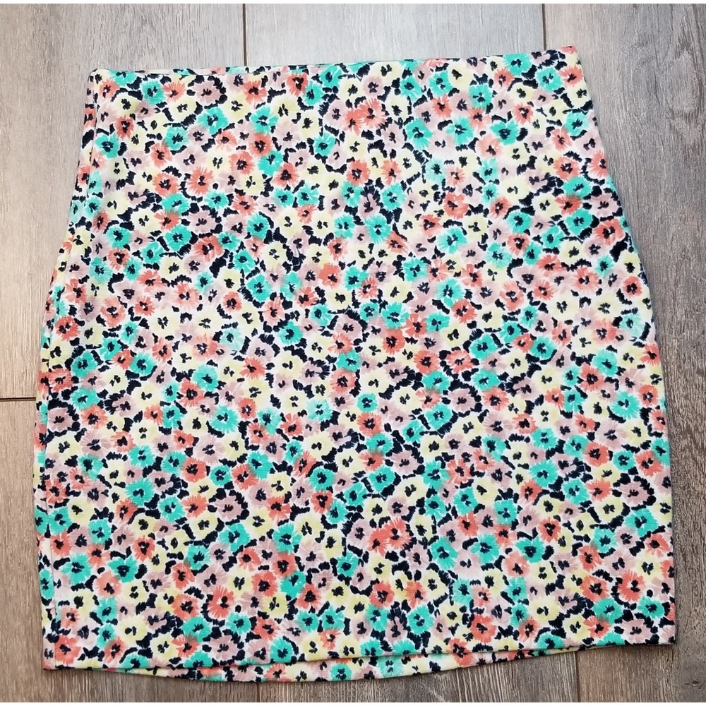 BCBGeneration floral mini bodycon skirt size XS